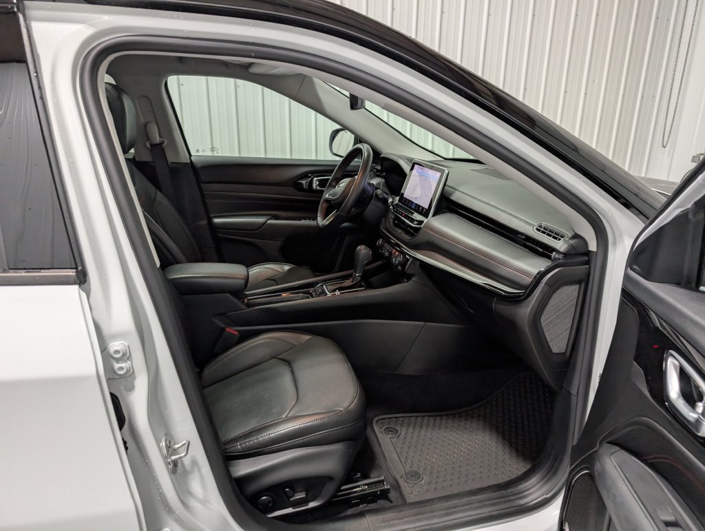 Used 2022 Jeep Compass Trailhawk w/ Trailhawk Elite Group AWD/4WD image 30