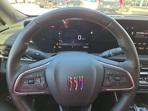 Used 2025 Buick Envista Avenir image 24