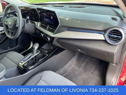 Used 2024 Chevrolet Trax LT FWD image 26
