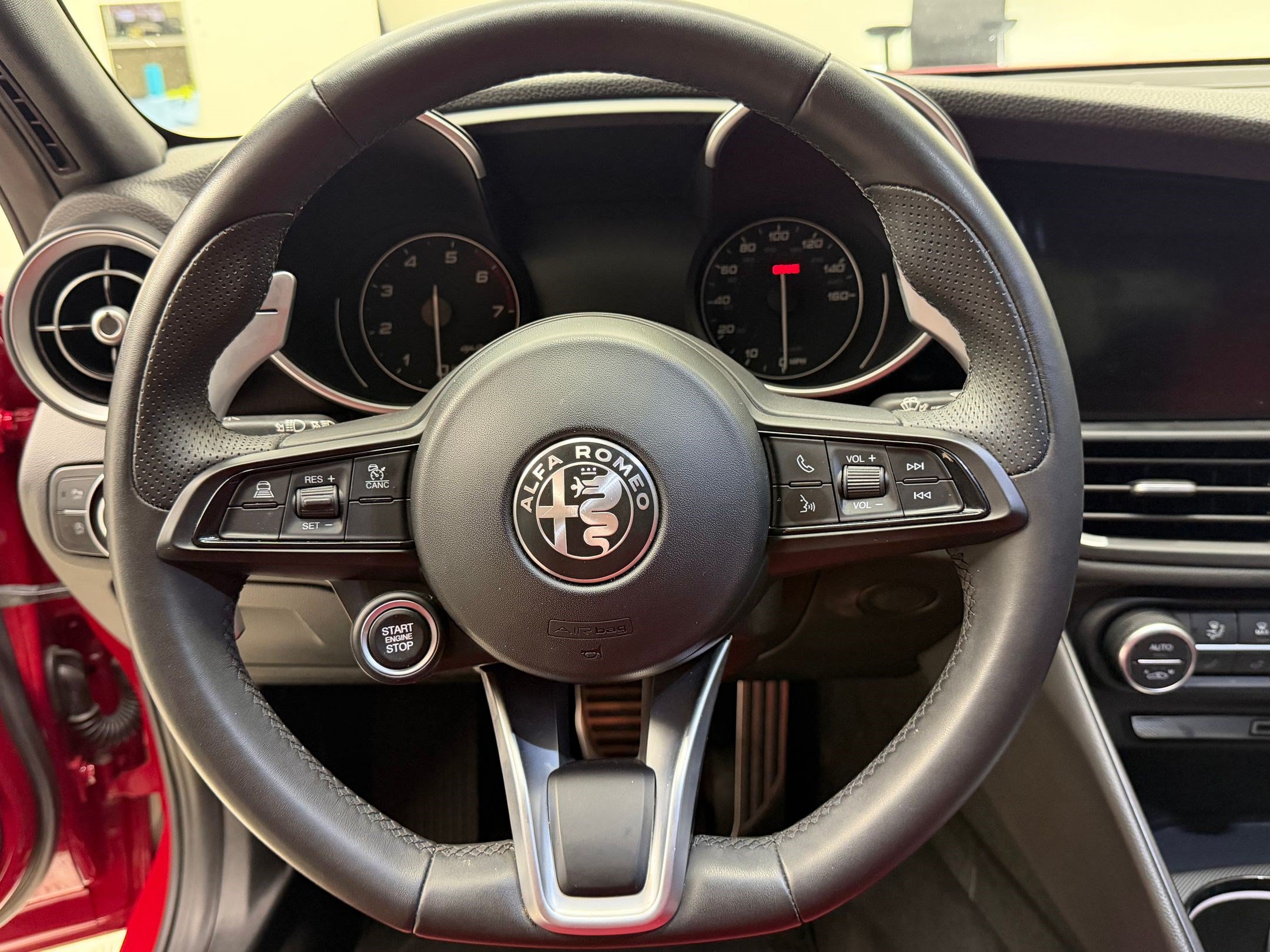 Used 2023 Alfa Romeo Giulia Veloce RWD image 11