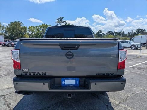 Used 2019 Nissan Titan SV w/ SV Convenience Package RWD image 5