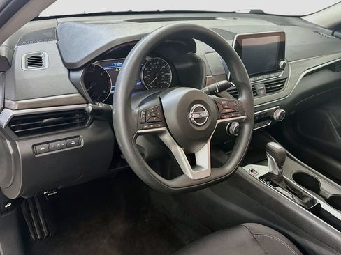 Used 2025 Nissan Altima 2.5 SV FWD image 18
