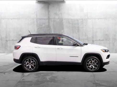 Used 2025 Jeep Compass Limited AWD/4WD image 5