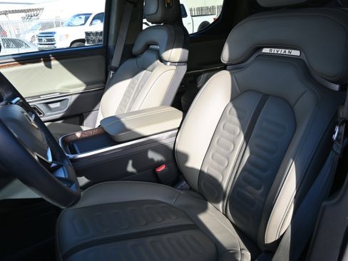 Used 2023 Rivian R1T Adventure image 27