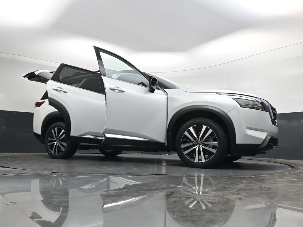Used 2025 Nissan Pathfinder Platinum FWD image 52
