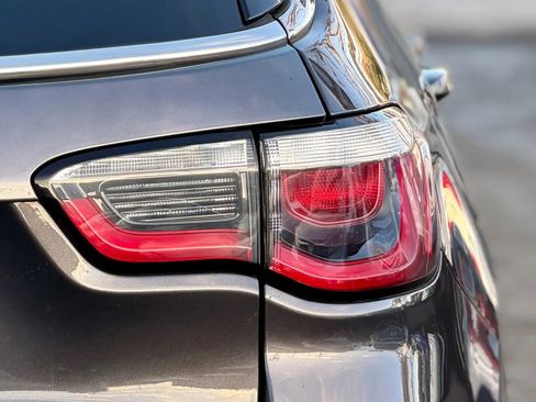 Used 2018 Jeep Compass Limited w/ Navigation Group image 5