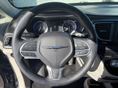 Used 2021 Chrysler Voyager Lxi image 4