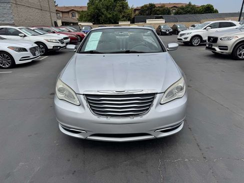 Used 2011 Chrysler 200 Touring FWD image 10