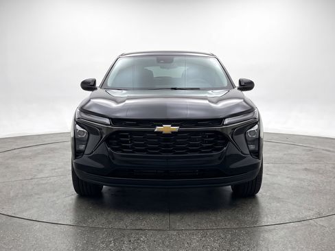 Used 2025 Chevrolet Blazer LT FWD image 2