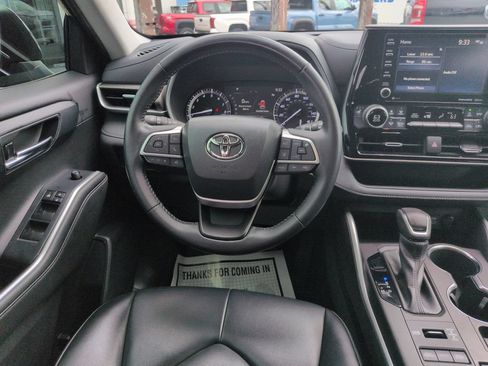 Used 2022 Toyota Highlander XLE AWD/4WD image 13