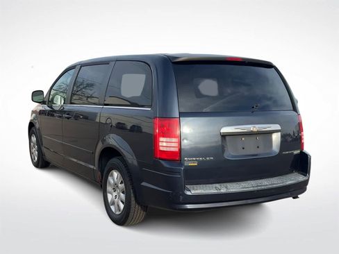 Used 2009 Chrysler Town & Country LX image 7