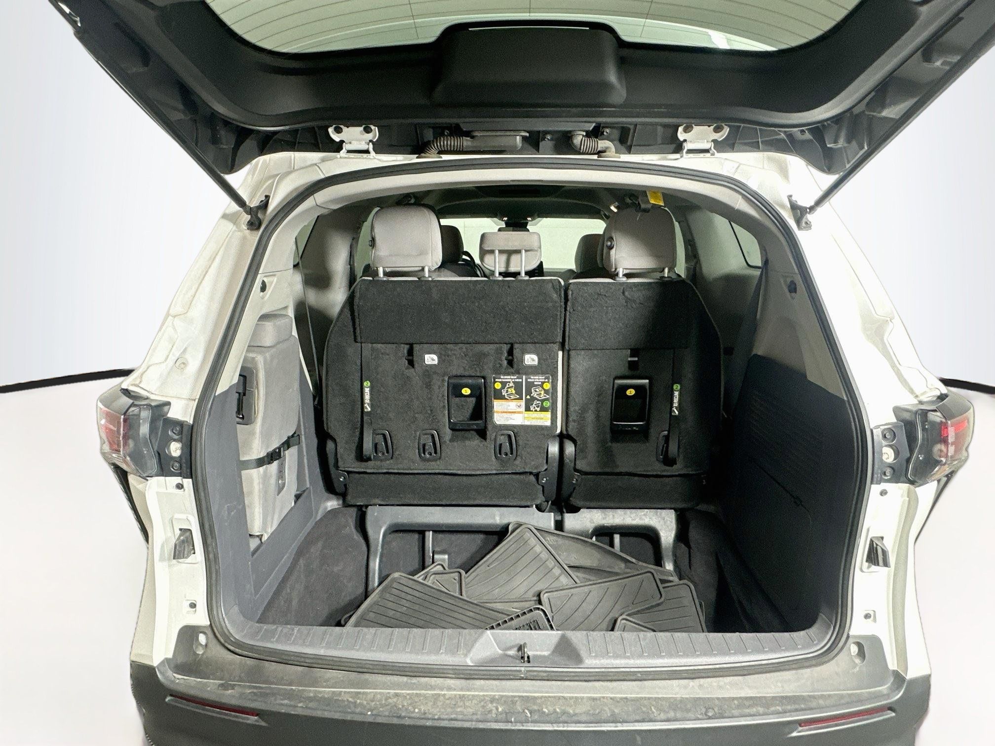 Used 2024 Toyota Sienna LE FWD image 30