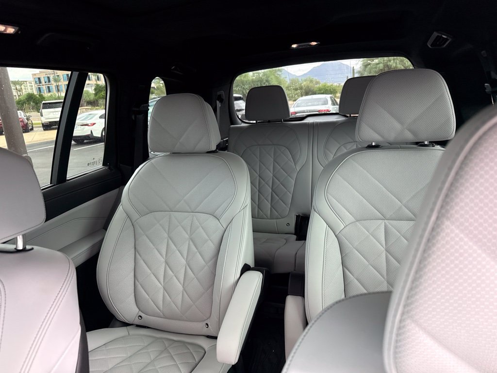 Used 2025 BMW X7 xDrive40i w/ M Sport Package AWD/4WD image 10