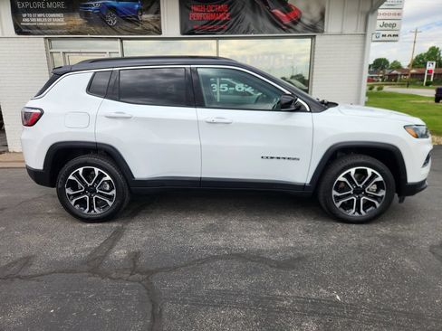 Used 2024 Jeep Compass Limited AWD/4WD image 2