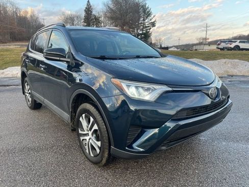 Used 2018 Toyota RAV4 LE image 3