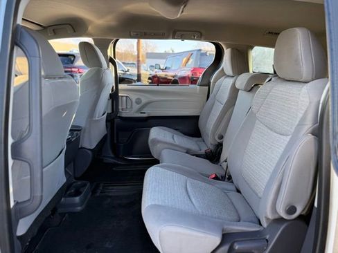 Used 2021 Toyota Sienna LE image 14