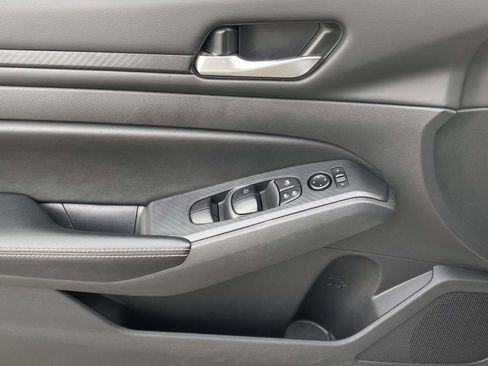 Used 2024 Nissan Altima 2.5 SV FWD image 16