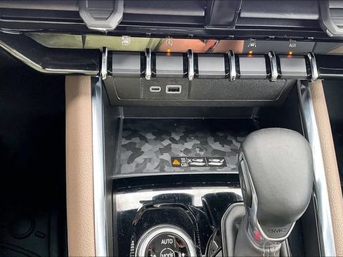 Used 2023 GMC Canyon Denali AWD/4WD image 32