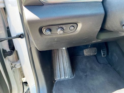 Used 2021 Chevrolet Traverse Premier w/ Redline Edition FWD image 10