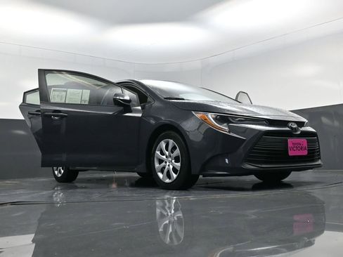 Used 2023 Toyota Corolla LE image 25