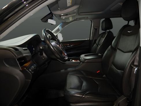 Used 2019 Cadillac Escalade ESV Luxury image 19