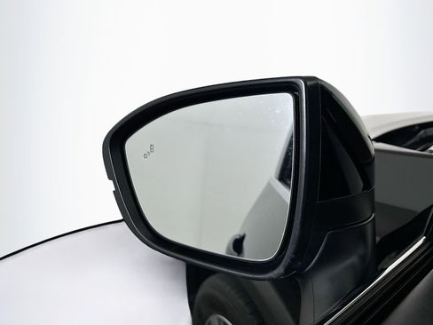 Used 2025 Nissan Pathfinder SL image 16