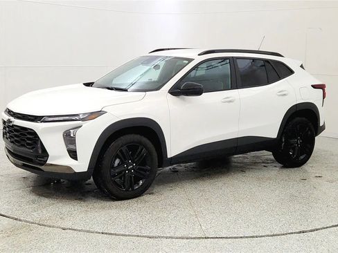 Used 2025 Chevrolet Trax ACTIV w/ Driver Confidence Package image 3