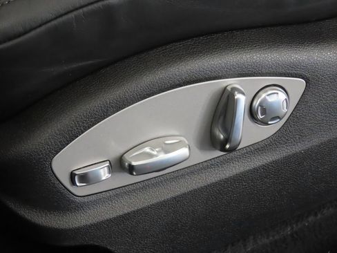 Certified 2026 Porsche Macan AWD/4WD image 41