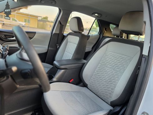 Used 2021 Chevrolet Equinox LS AWD/4WD image 25