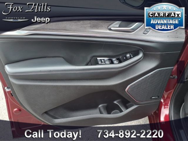 Certified 2023 Jeep Grand Cherokee Overland w/ Luxury Tech Group IV AWD/4WD image 15