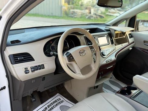Used 2014 Toyota Sienna XLE image 8