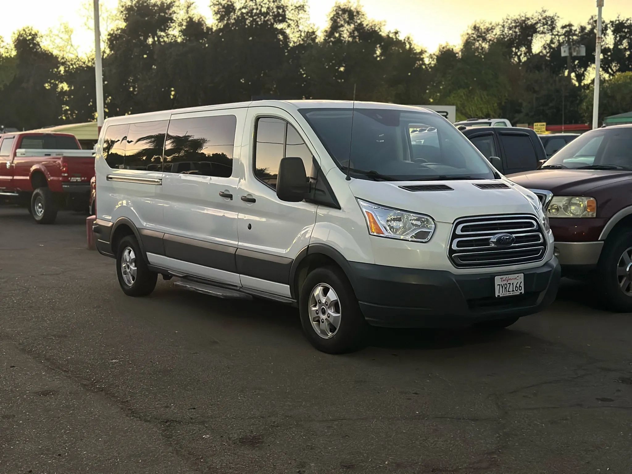 Used 2017 Ford Transit 350 XLT RWD image 2