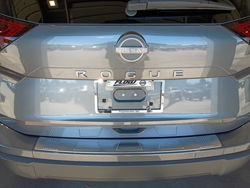 Used 2026 Nissan Rogue SV FWD image 14