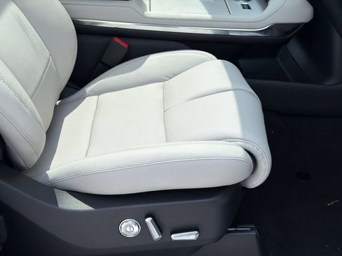 New 2026 Lincoln Navigator L Reserve AWD/4WD image 13