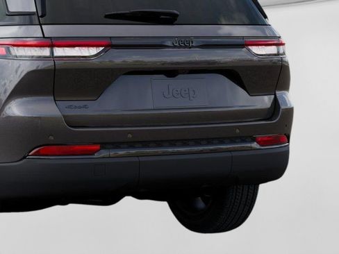 New 2025 Jeep Grand Cherokee Altitude image 13