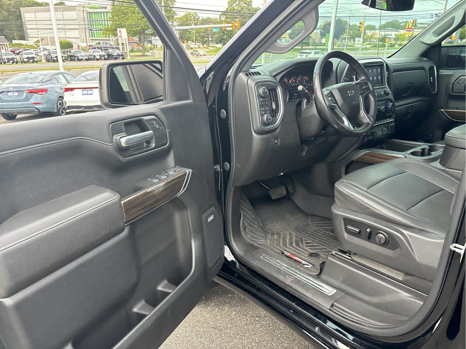 Used 2021 Chevrolet Silverado 1500 LT Trail Boss w/ Convenience Package II AWD/4WD image 7