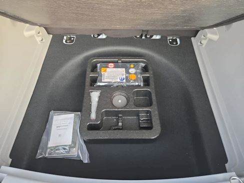 Used 2024 Jeep Compass Latitude image 32