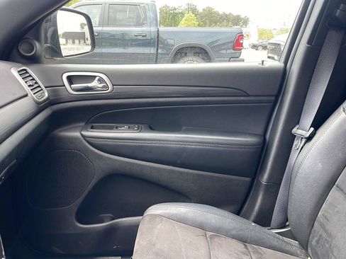 Used 2021 Jeep Grand Cherokee Laredo X image 22