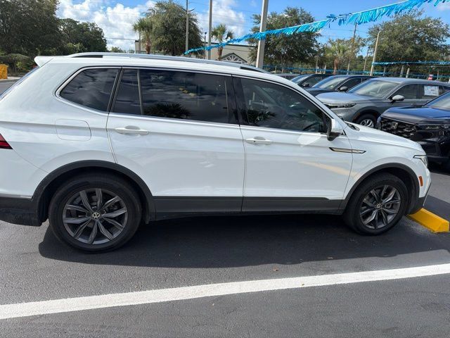 Used 2022 Volkswagen Tiguan SE FWD image 2