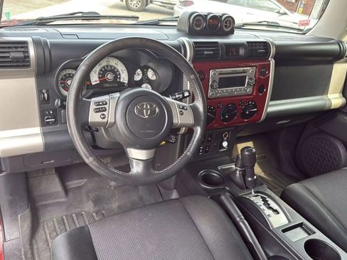 Used 2011 Toyota FJ Cruiser 4WD image 30