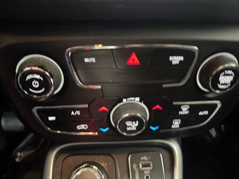 Used 2019 Jeep Compass Latitude AWD/4WD image 3
