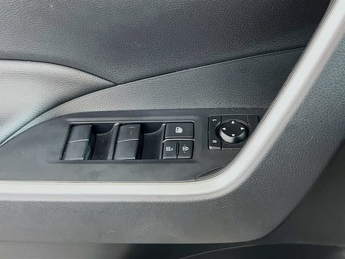 Used 2025 Toyota RAV4 LE AWD/4WD image 17
