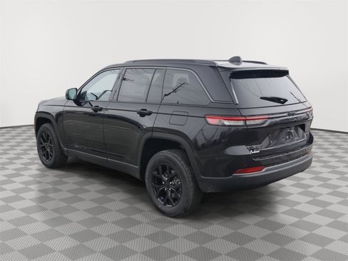 New 2026 Jeep Grand Cherokee Altitude image 8