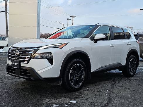 Certified 2025 Nissan Rogue SV image 3