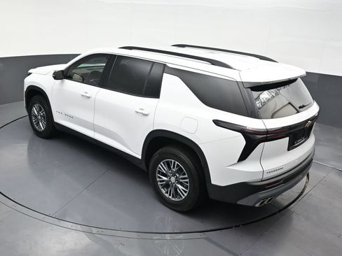 Used 2025 Chevrolet Traverse LT w/ Driver Confidence Package FWD image 19