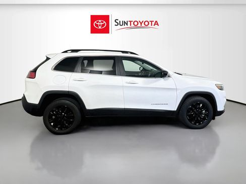 Used 2022 Jeep Cherokee Latitude Lux FWD image 2