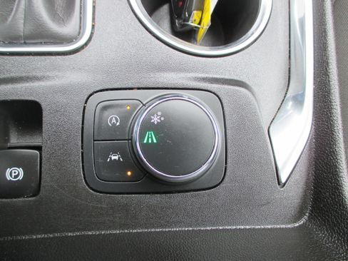 Used 2023 Chevrolet Traverse LT image 19