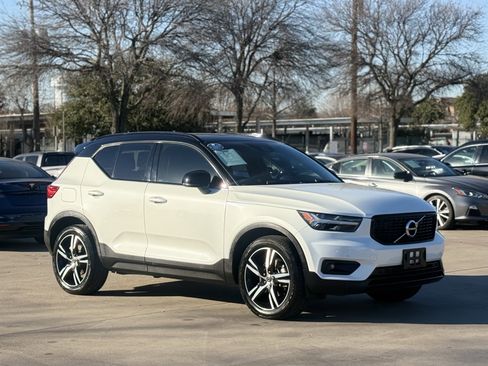 Used 2021 Volvo XC40 T5 R-Design w/ Protection Package Premier image 1