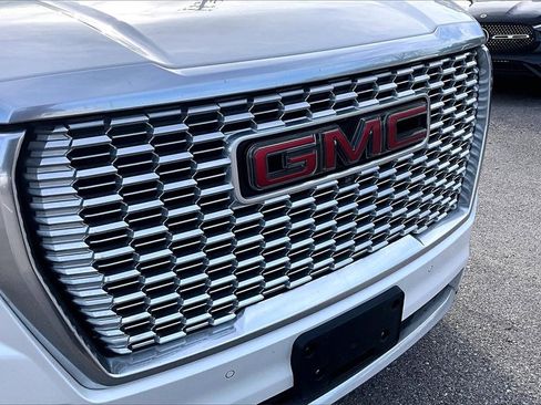 Used 2021 GMC Yukon Denali w/ Denali Premium Package image 34
