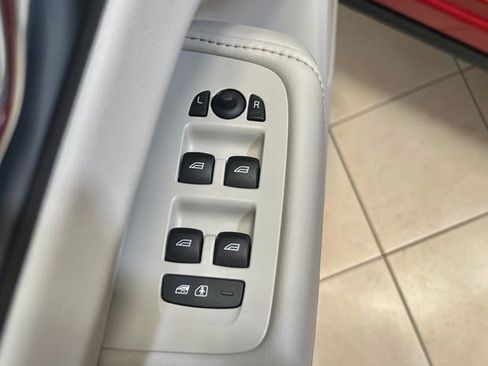 Used 2018 Volvo XC60 T8 Inscription image 26